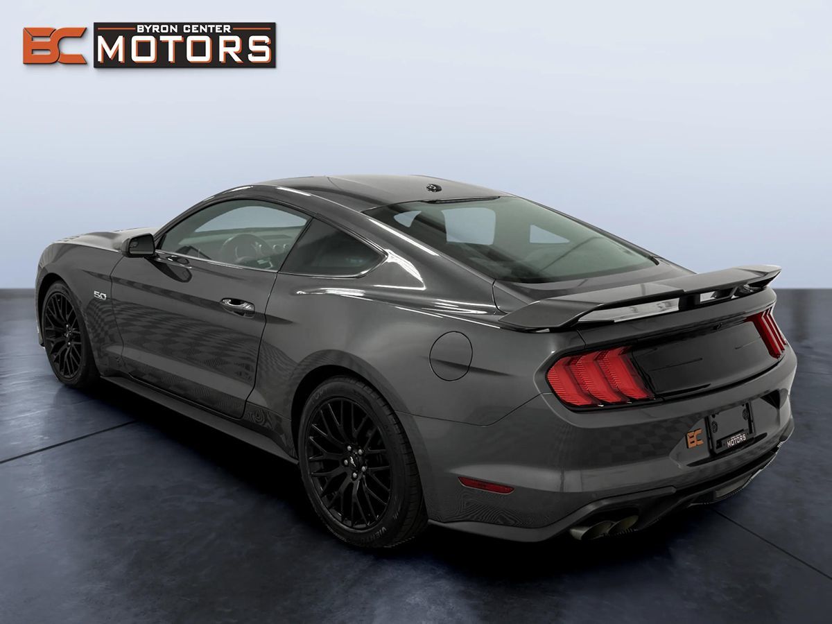 Ford Mustang photo 4