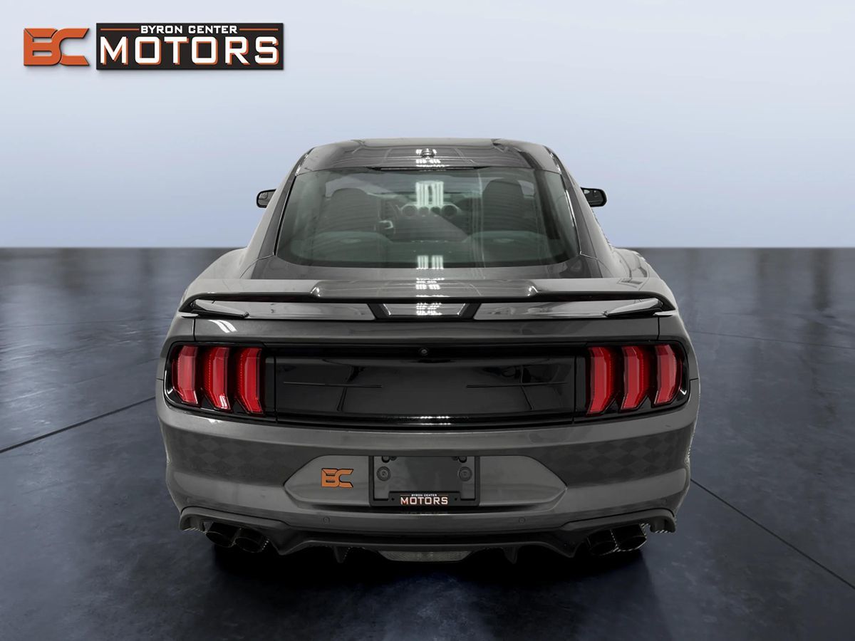 Ford Mustang photo 5