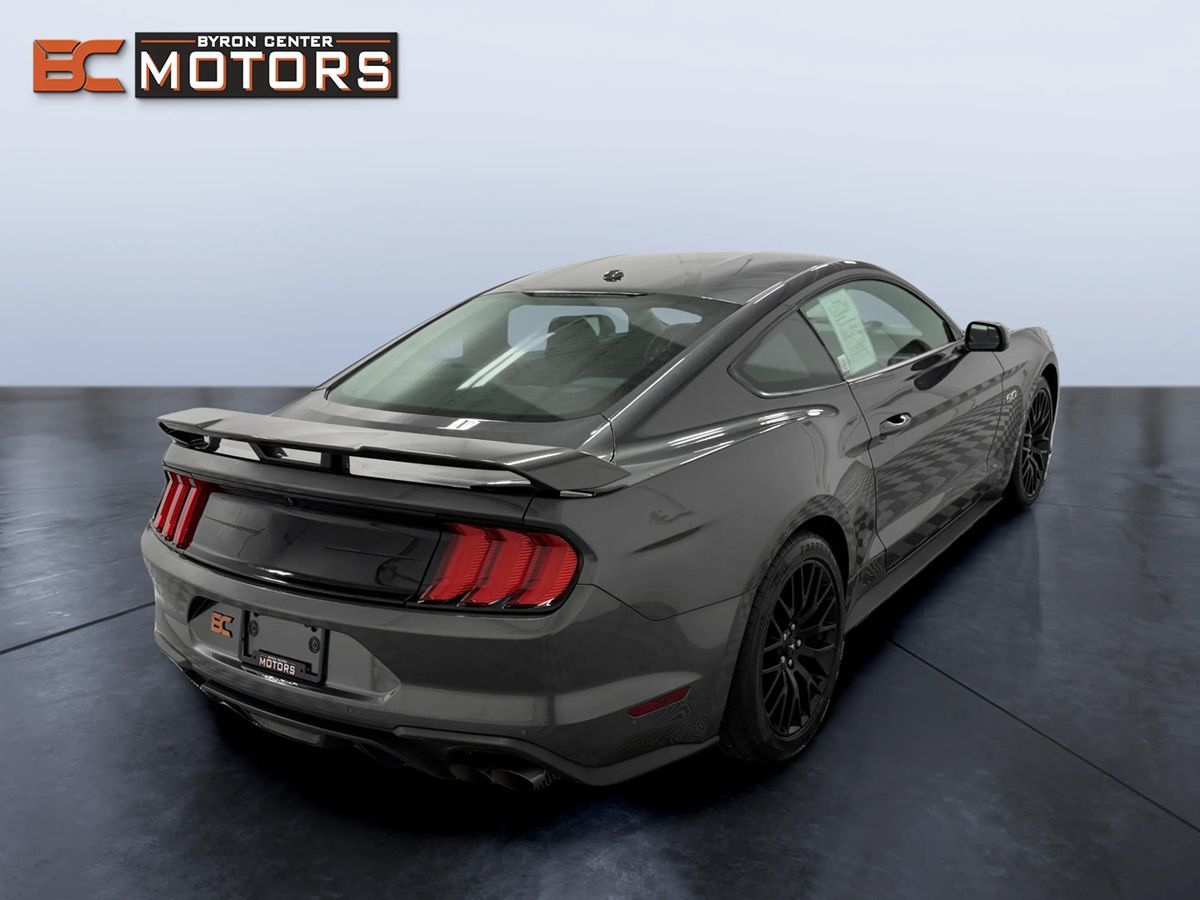 Ford Mustang photo 6