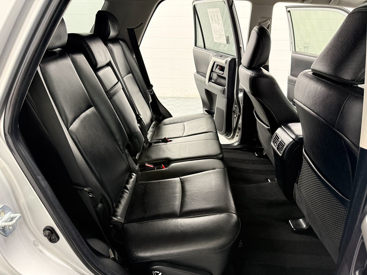Toyota 4Runner photo 12