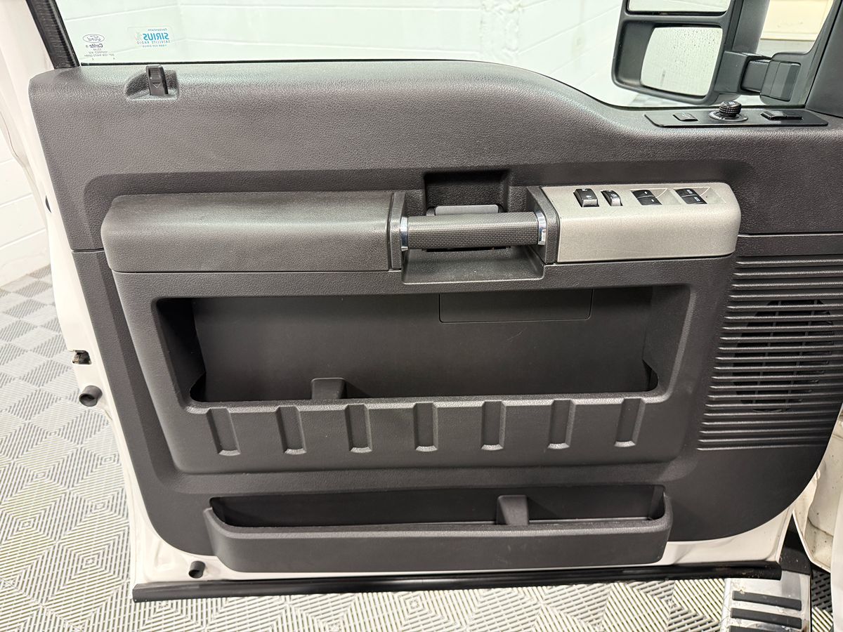 Ford F-350 photo 10