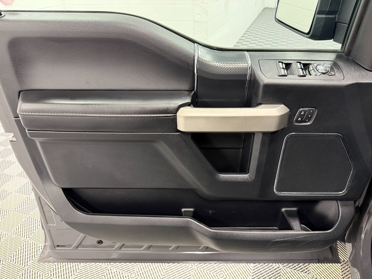 Ford F-150 photo 9