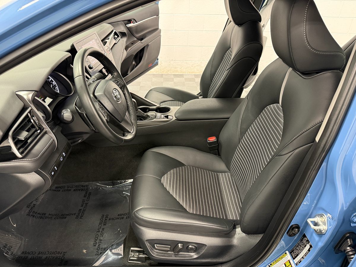 Toyota Camry photo 10