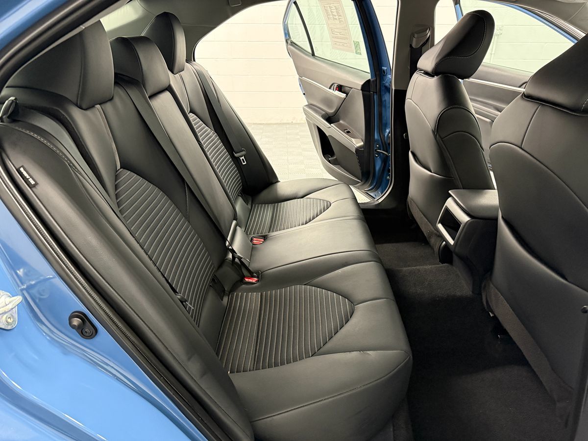Toyota Camry photo 12