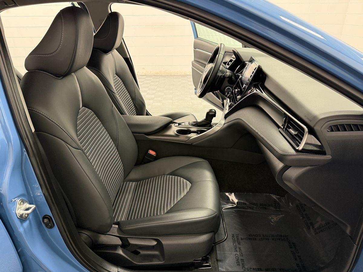 Toyota Camry photo 14