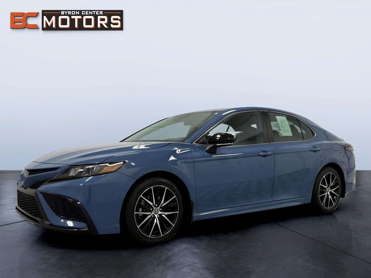 Toyota Camry photo 2