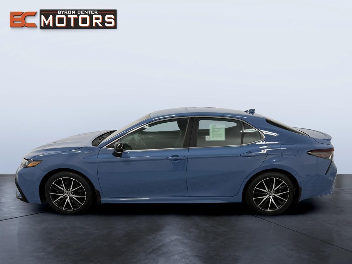 Toyota Camry photo 3