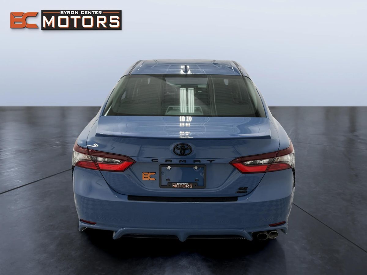 Toyota Camry photo 5