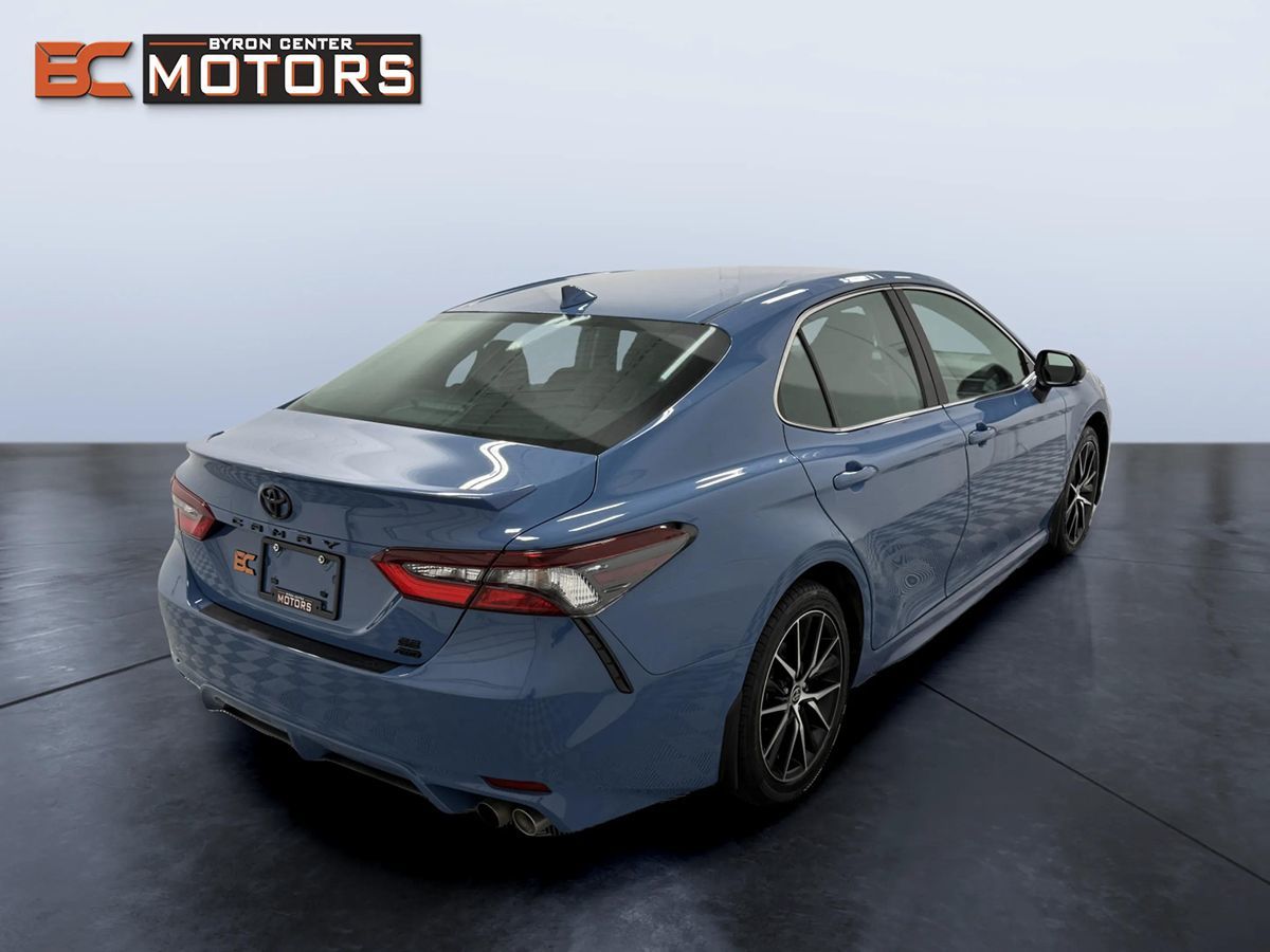 Toyota Camry photo 6