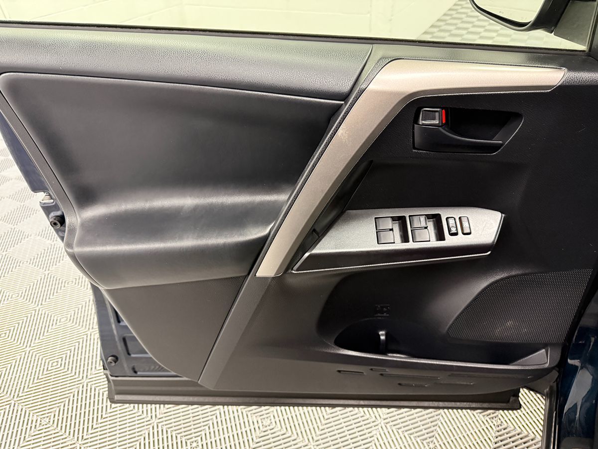 Toyota RAV4 photo 10