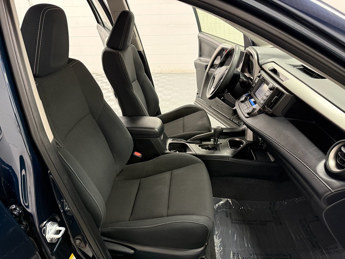 Toyota RAV4 photo 15