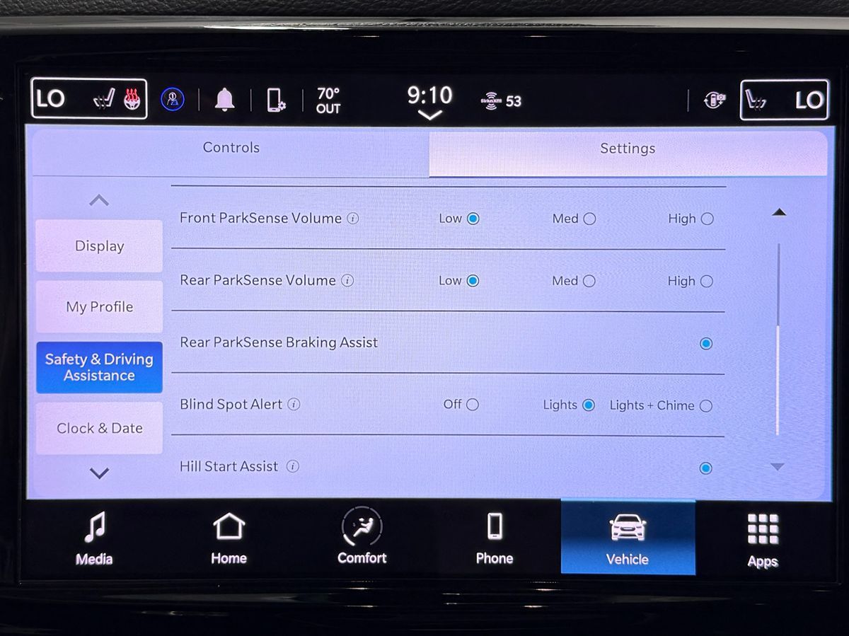 Chrysler Pacifica photo 23