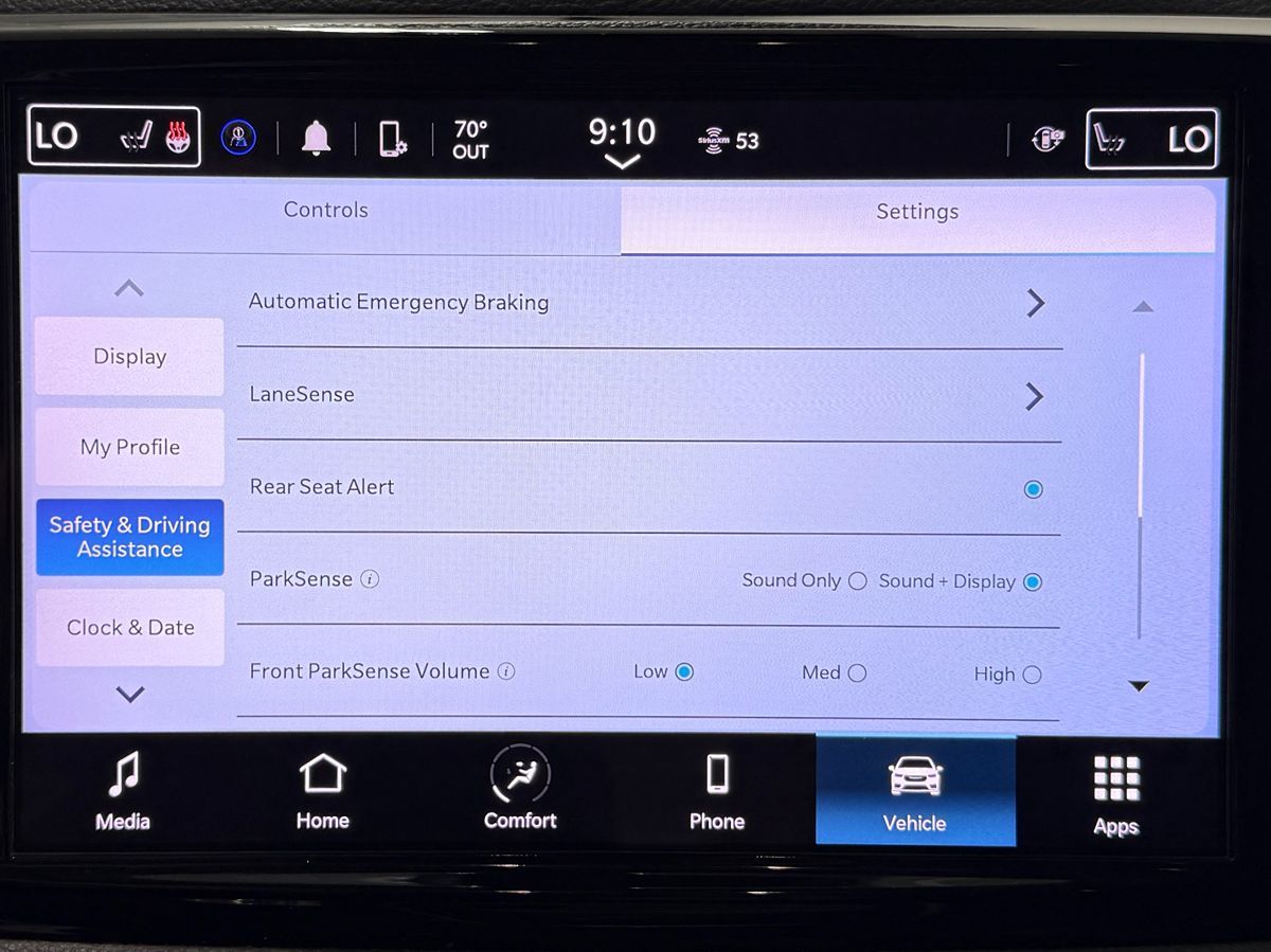 Chrysler Pacifica photo 22