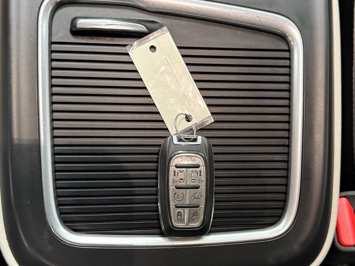Chrysler Pacifica photo 33