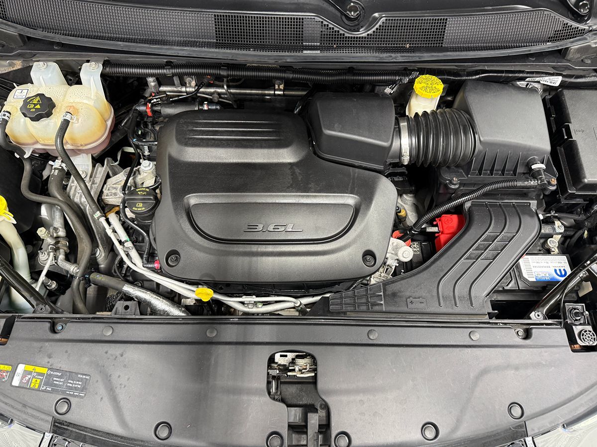 Chrysler Pacifica photo 30