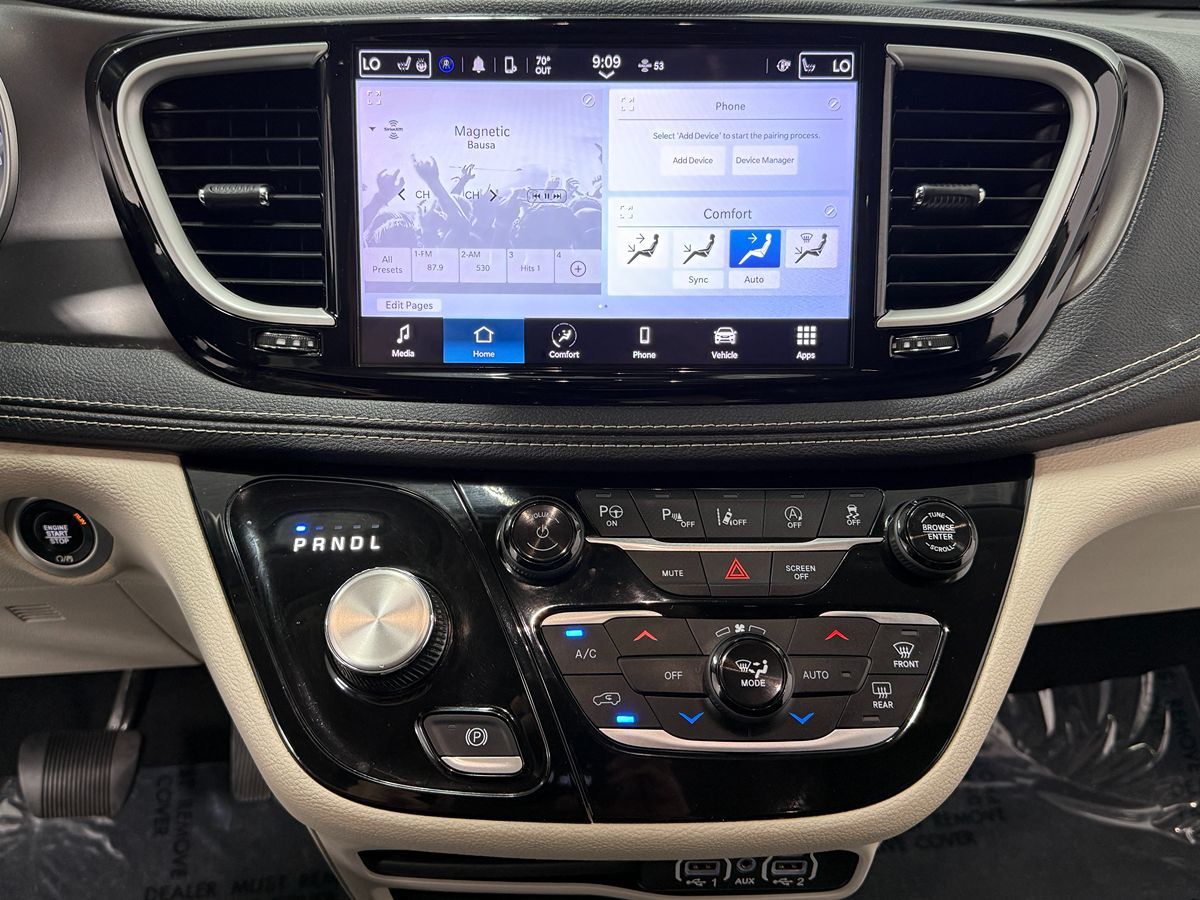 Chrysler Pacifica photo 20
