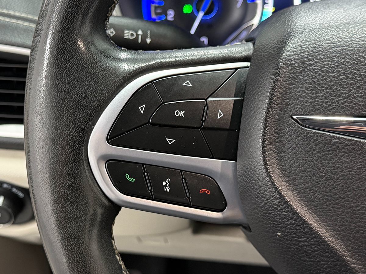 Chrysler Pacifica photo 17