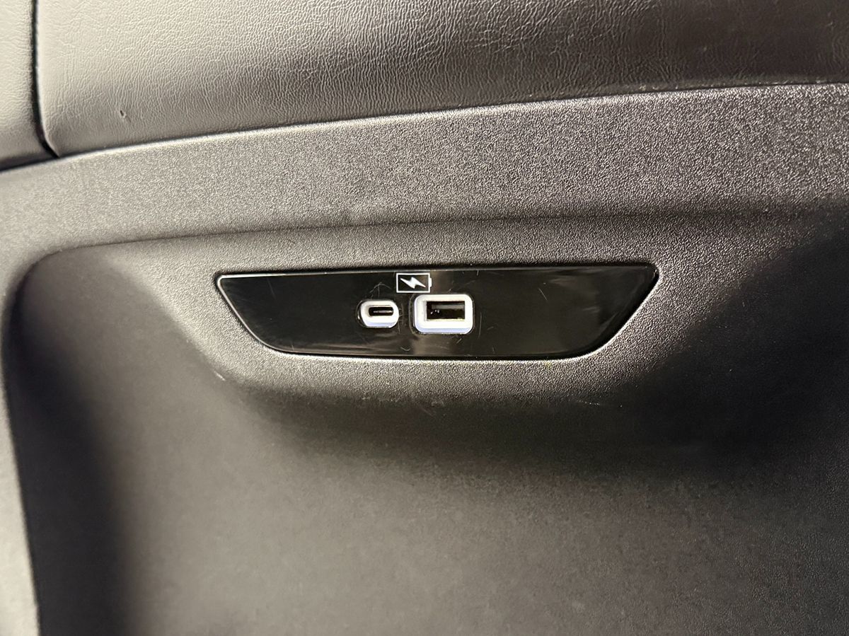 Chrysler Pacifica photo 27