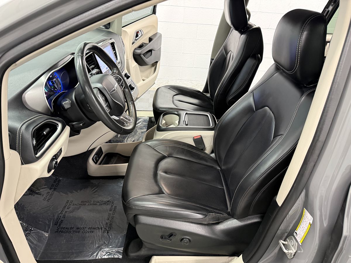 Chrysler Pacifica photo 10