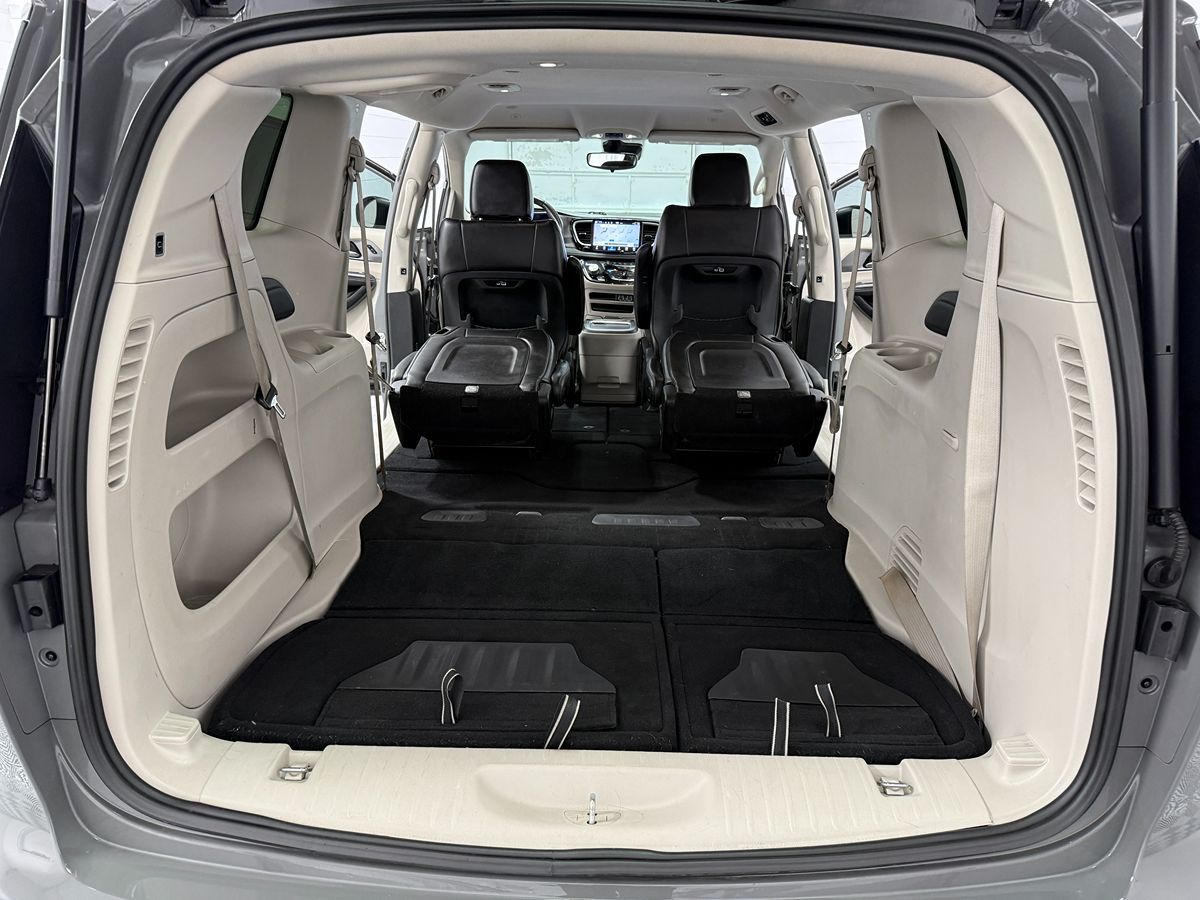 Chrysler Pacifica photo 29