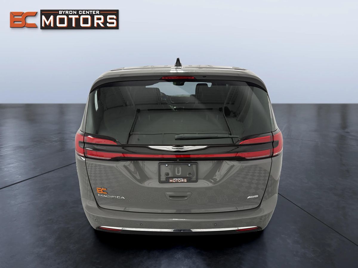 Chrysler Pacifica photo 5