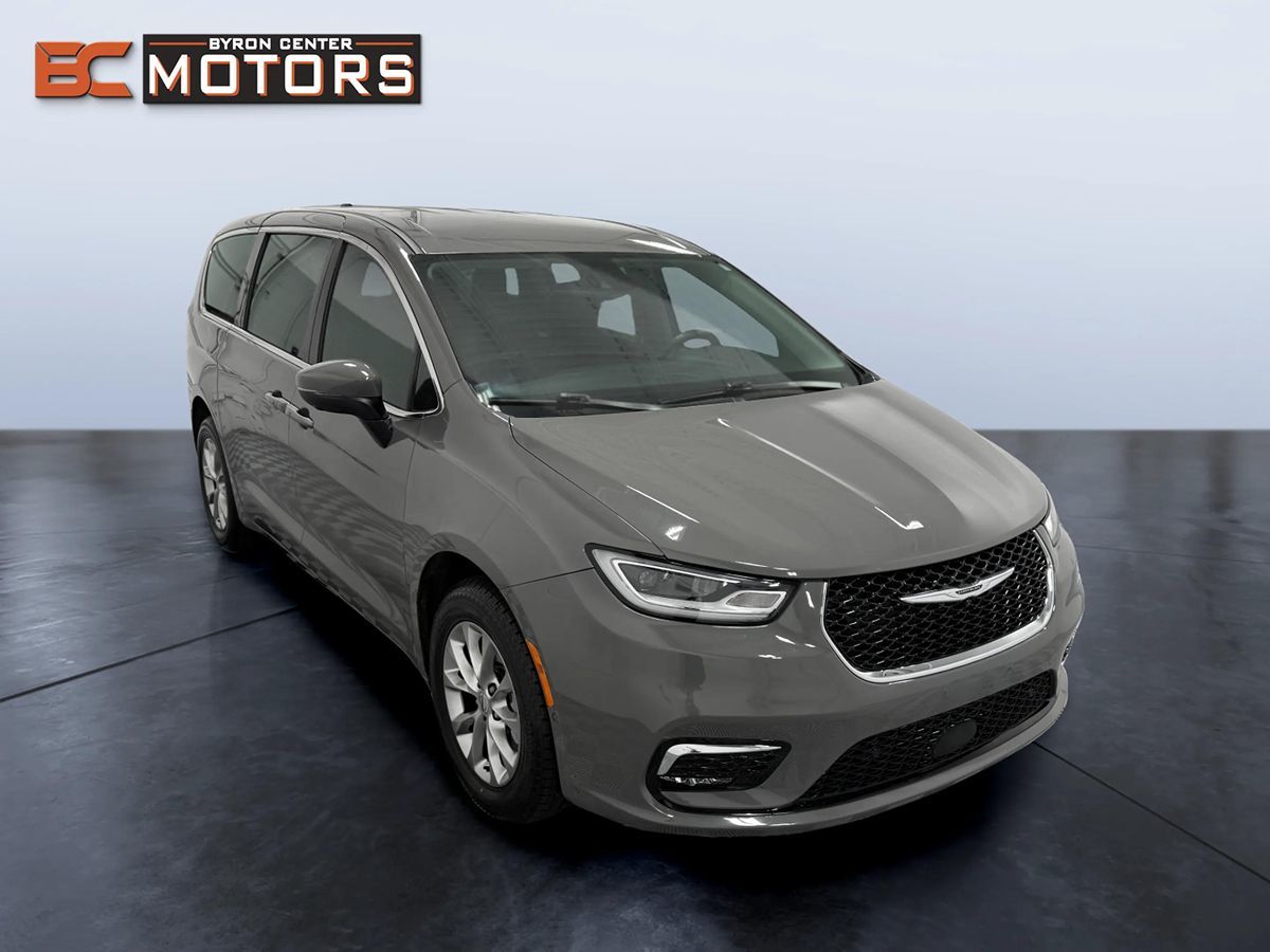 Chrysler Pacifica photo 7