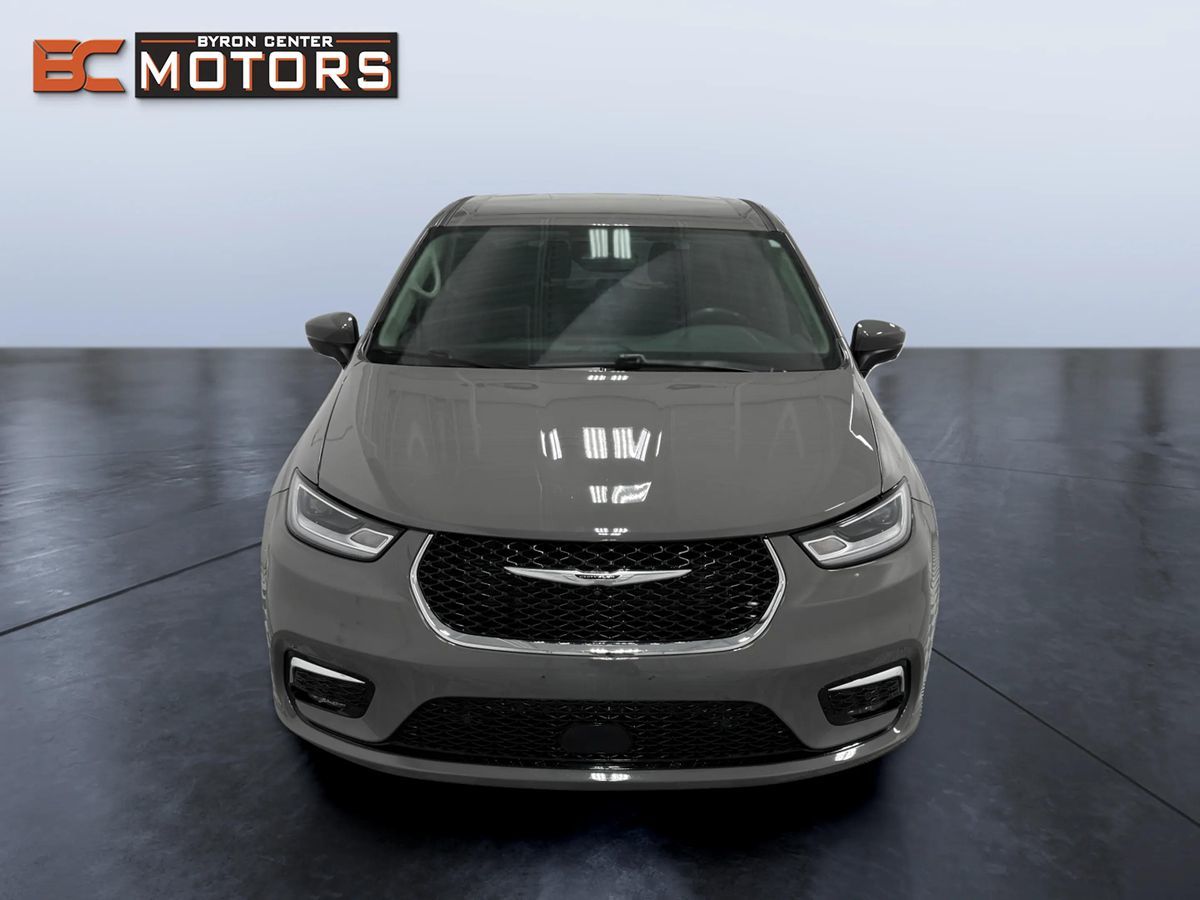 Chrysler Pacifica photo 8