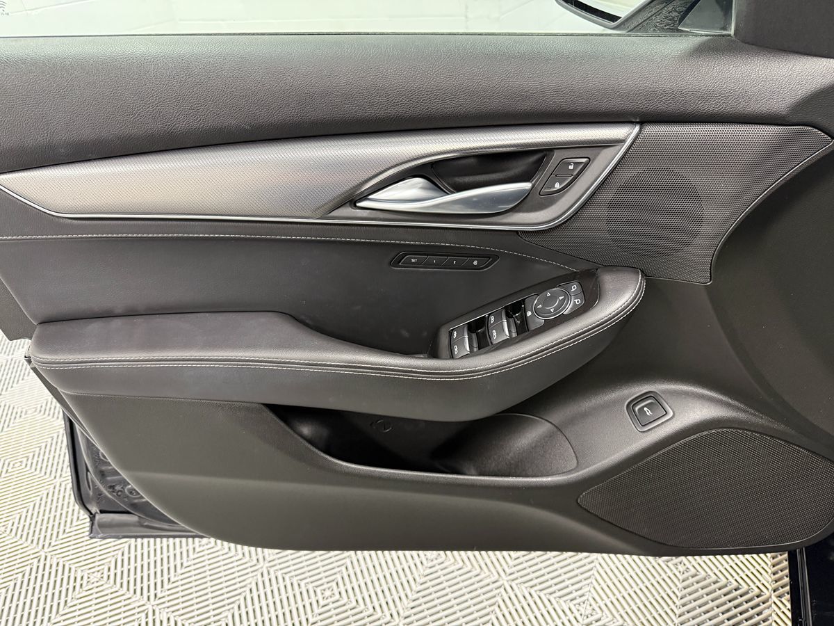 Cadillac CT5 photo 9