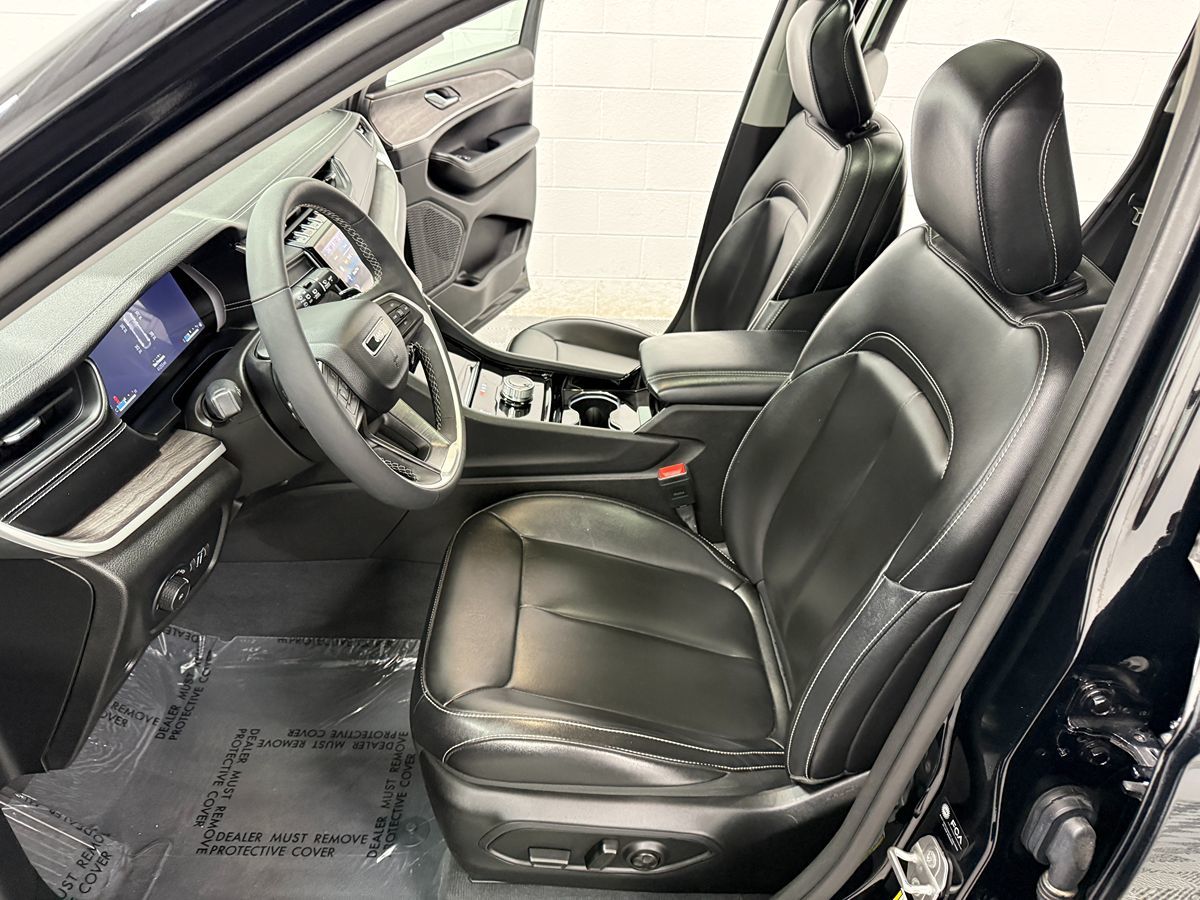 Photo 10 of this Jeep Grand Cherokee