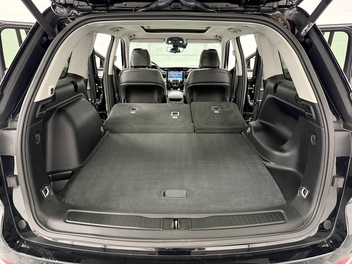 Photo 30 of this Jeep Grand Cherokee