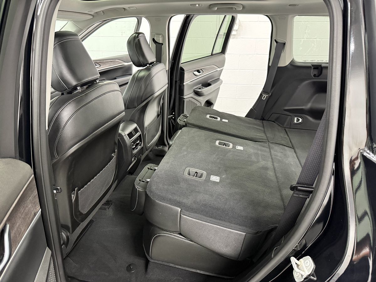 Photo 13 of this Jeep Grand Cherokee