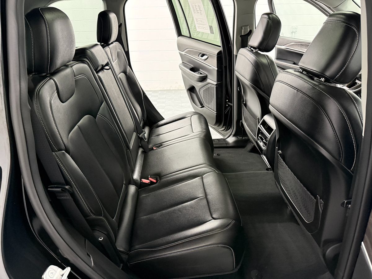 Photo 12 of this Jeep Grand Cherokee