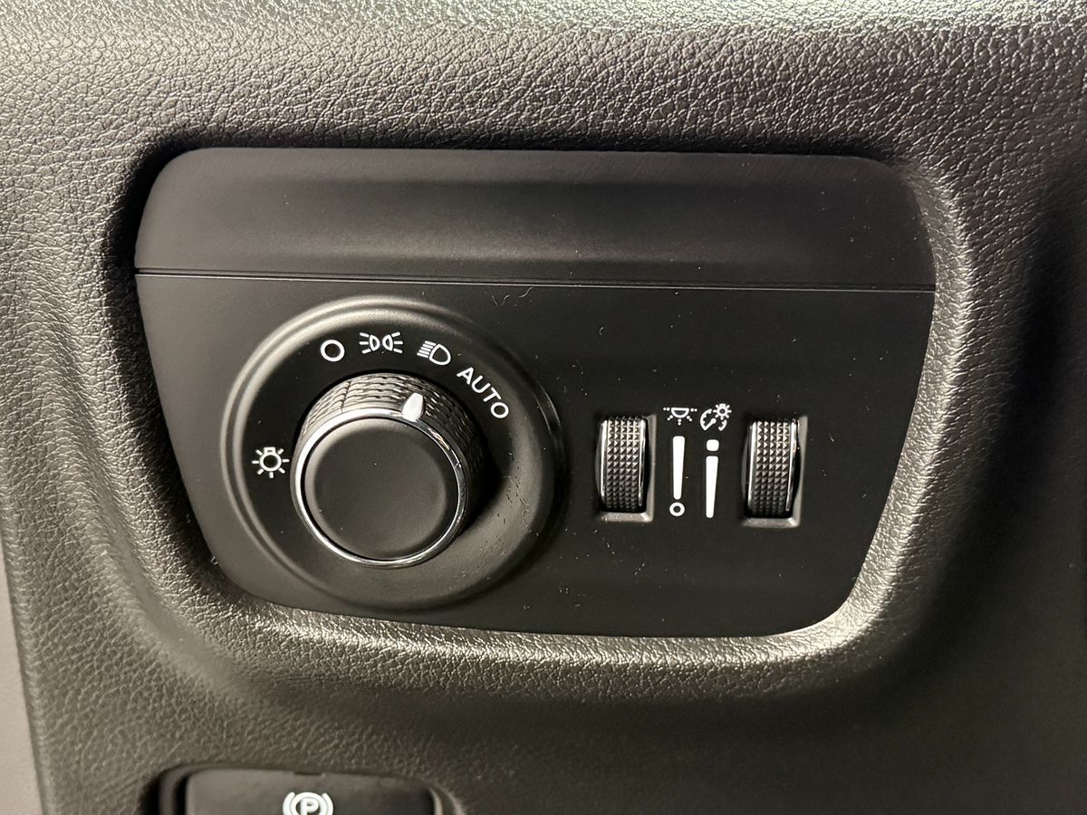Photo 19 of this Jeep Grand Cherokee L