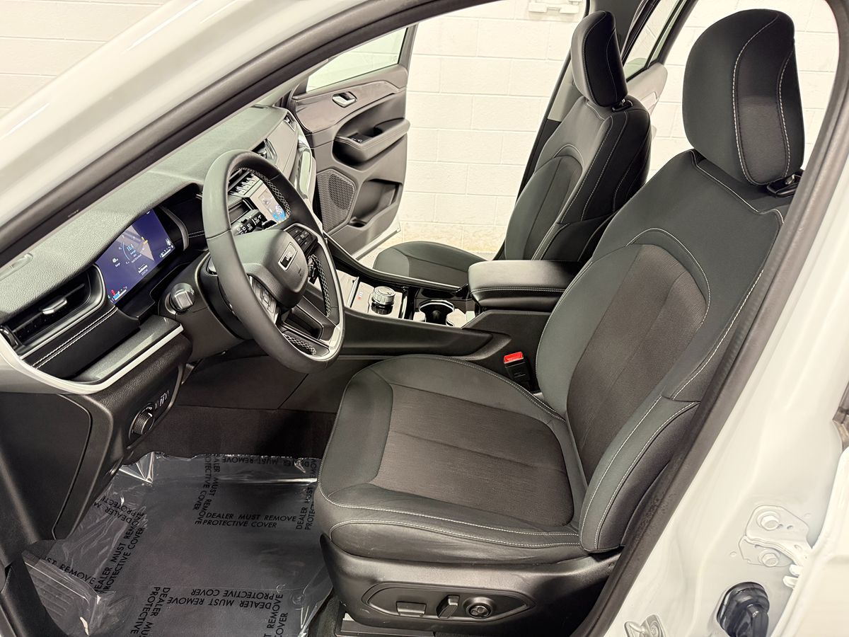 Photo 10 of this Jeep Grand Cherokee L