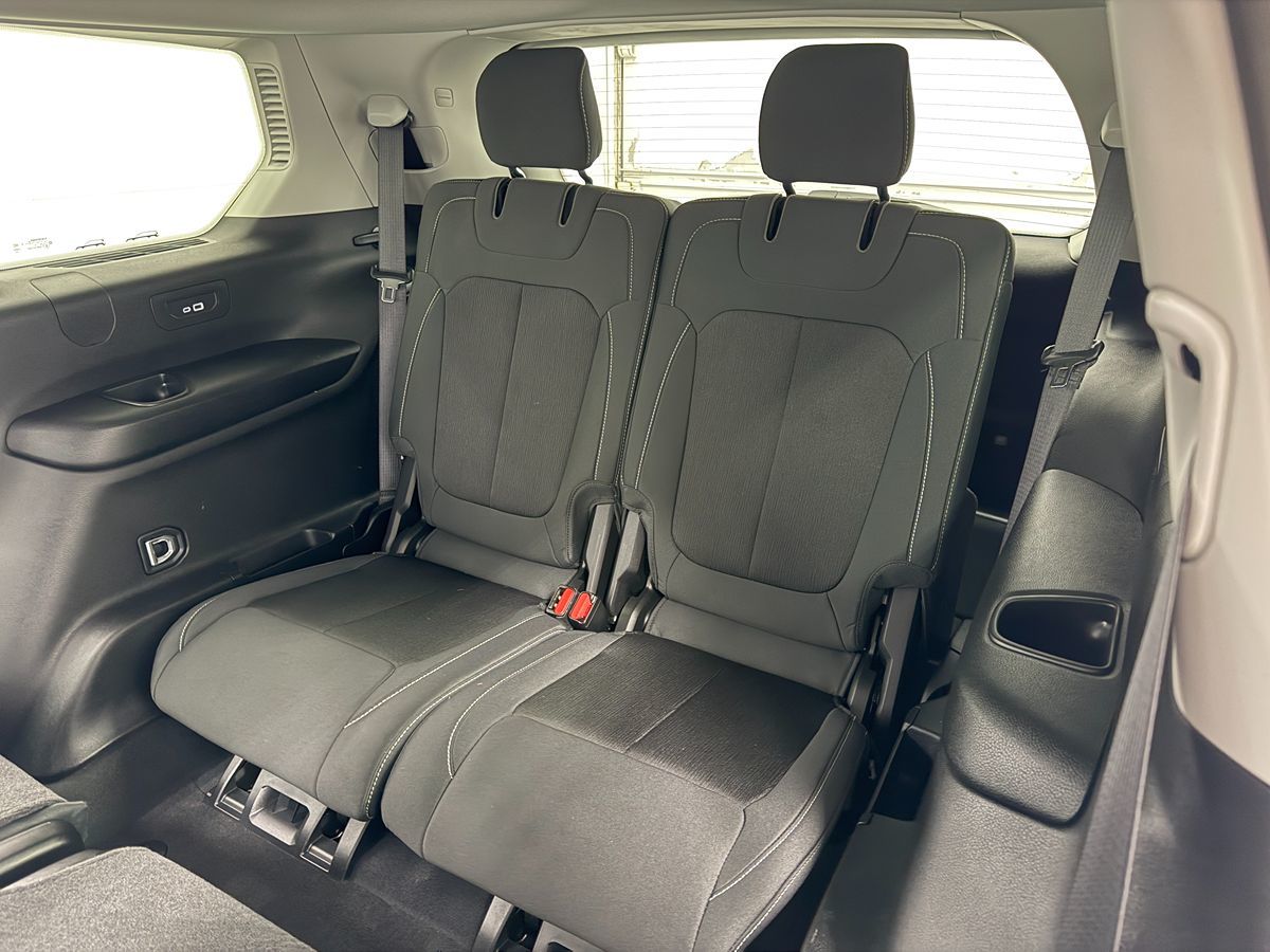 Photo 13 of this Jeep Grand Cherokee L