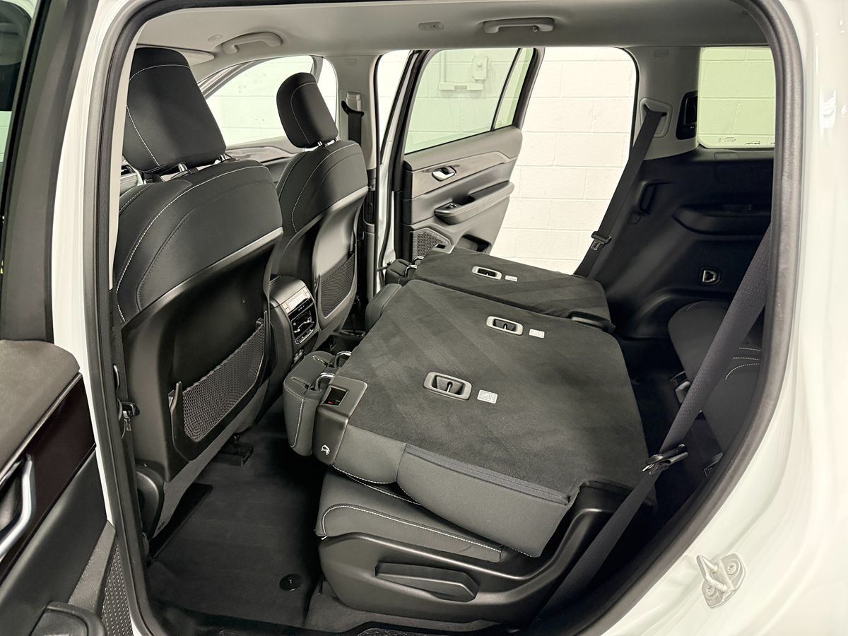 Photo 14 of this Jeep Grand Cherokee L