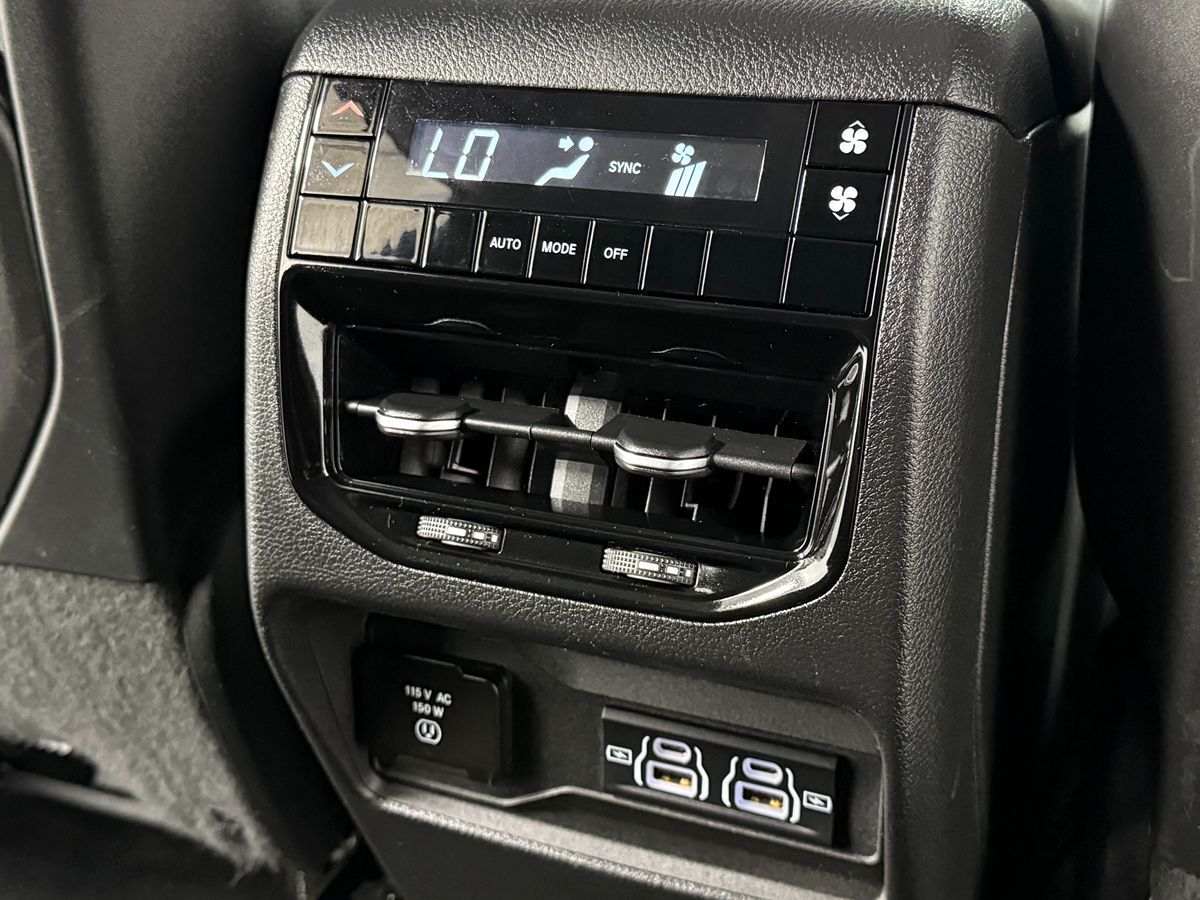 Photo 27 of this Jeep Grand Cherokee L