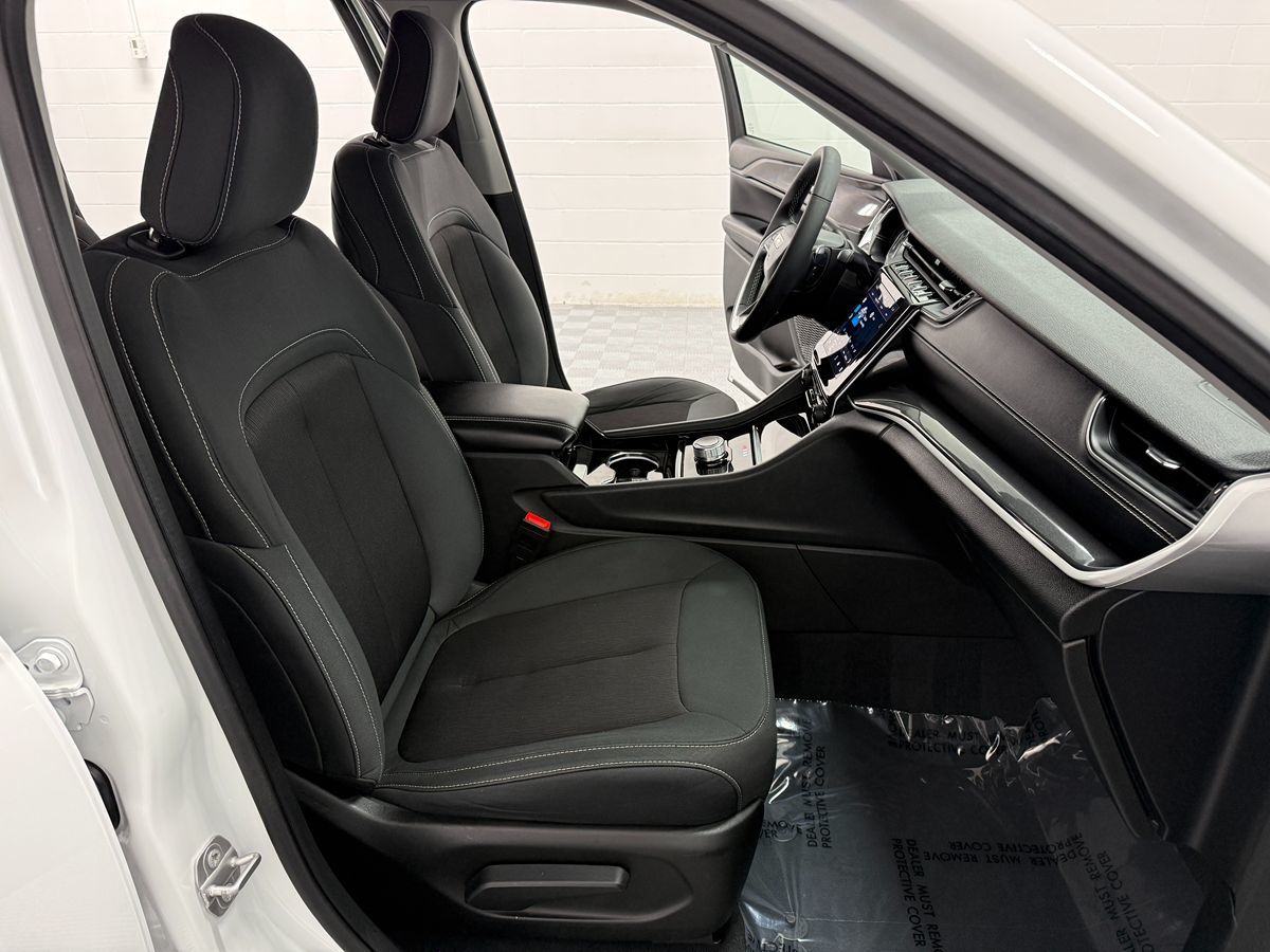 Photo 15 of this Jeep Grand Cherokee L
