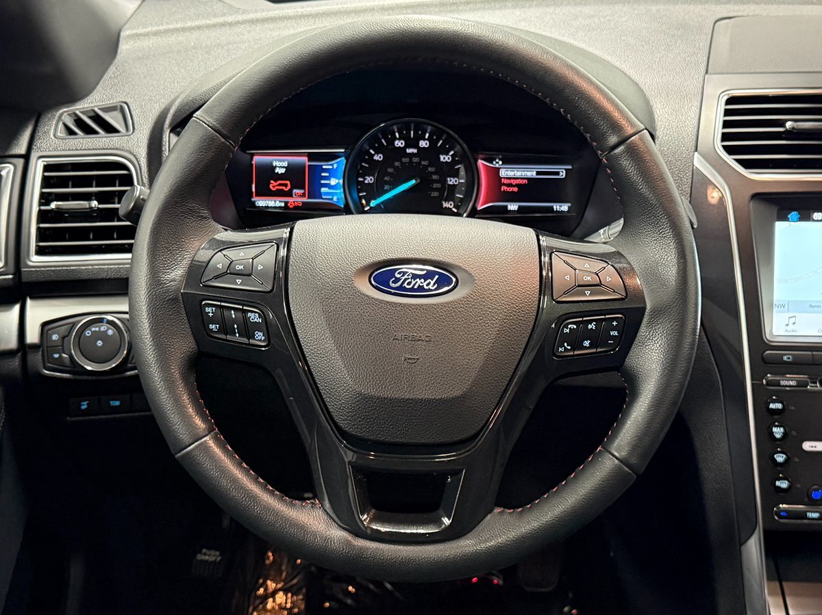 Ford Explorer photo 16