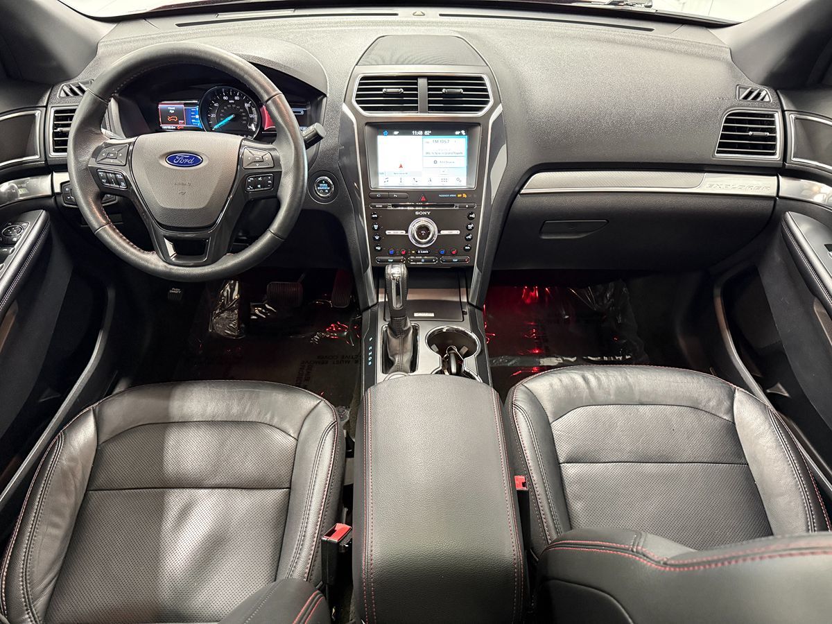 Ford Explorer photo 11
