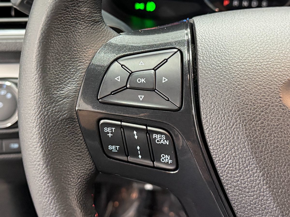 Ford Explorer photo 17