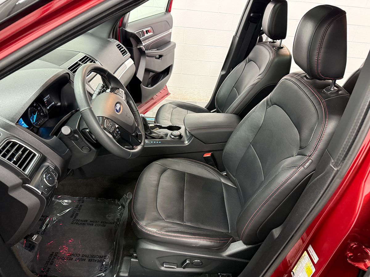 Ford Explorer photo 10
