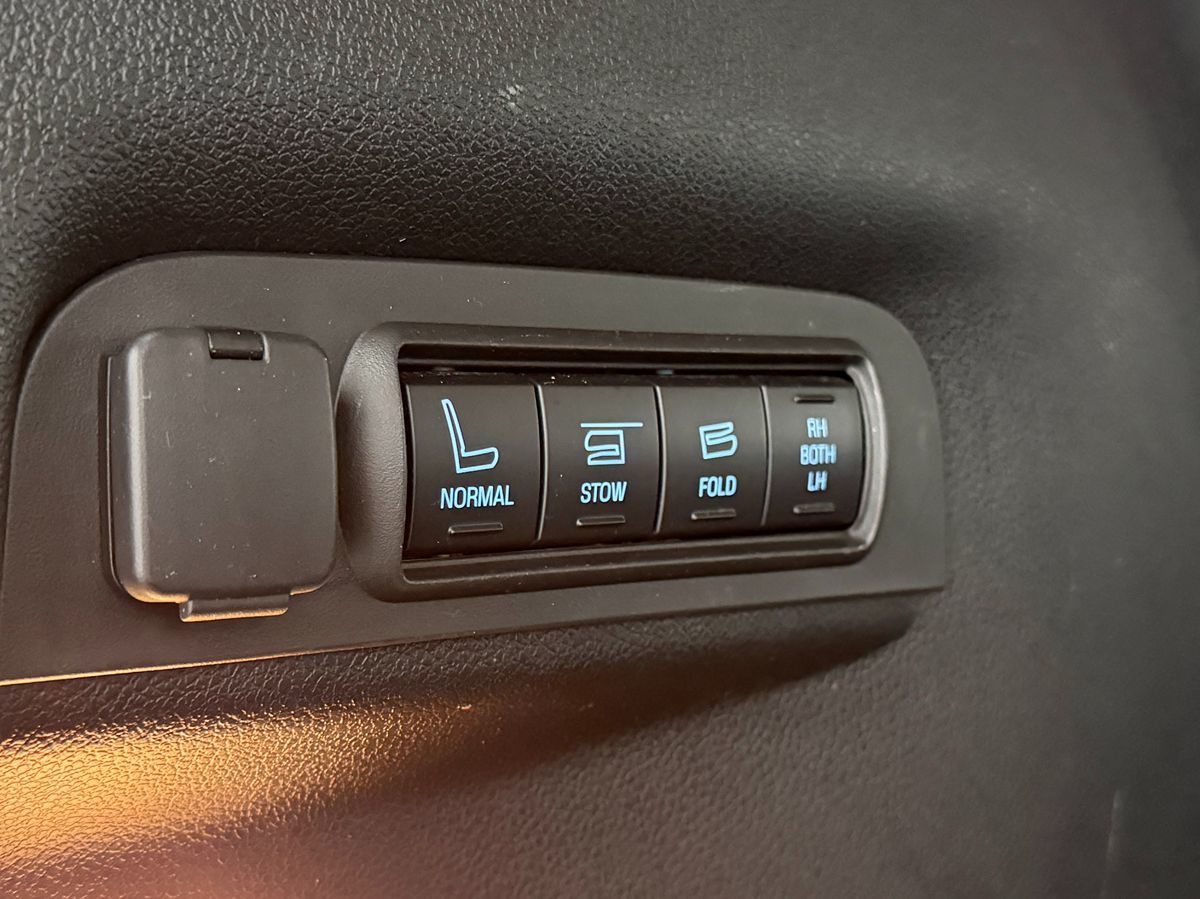 Ford Explorer photo 33