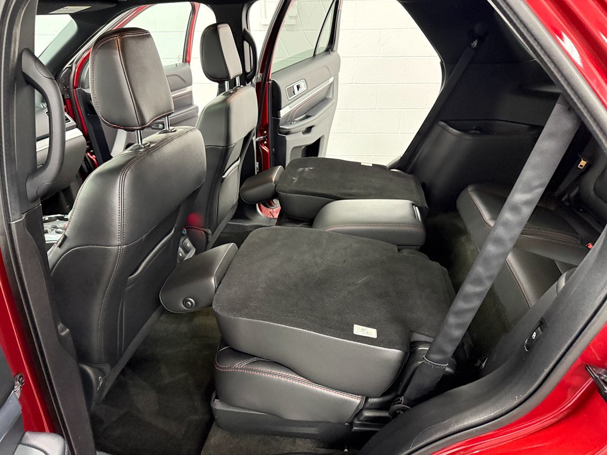 Ford Explorer photo 14