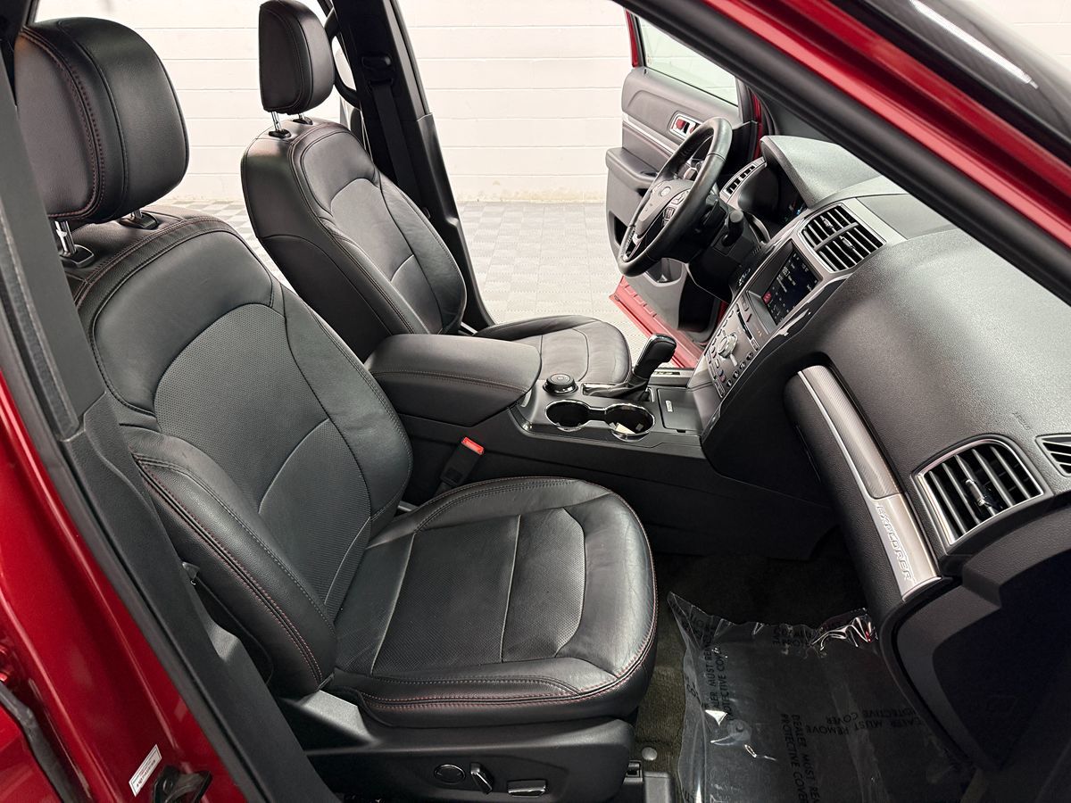Ford Explorer photo 15
