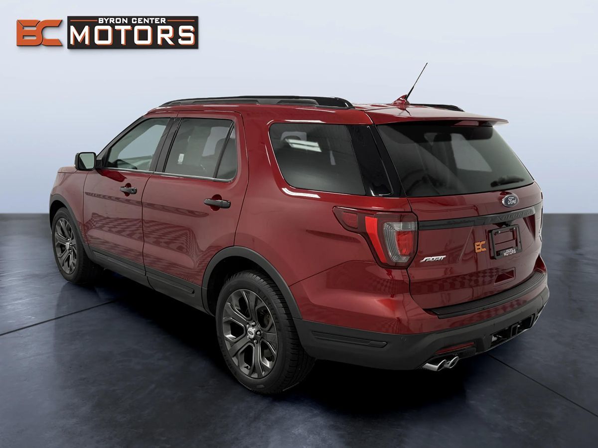 Ford Explorer photo 4