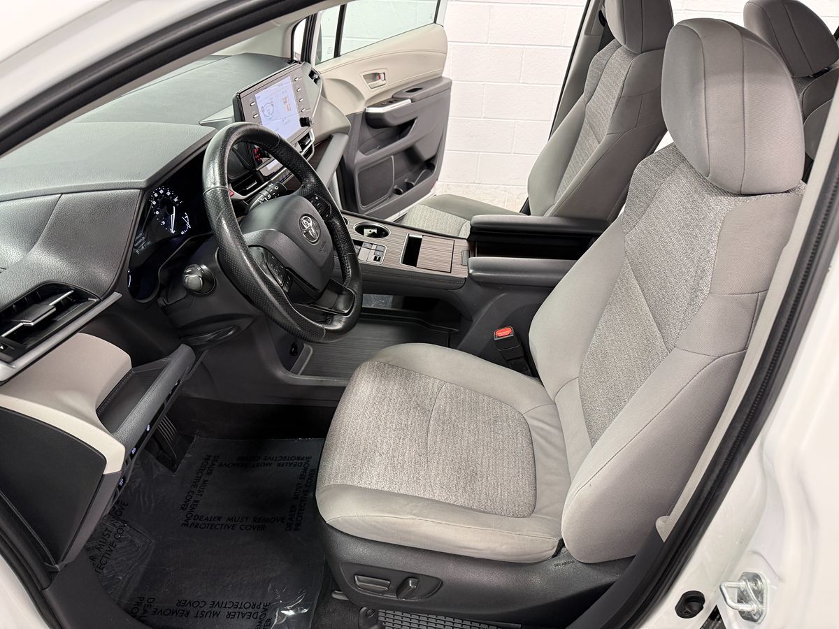 Toyota Sienna photo 11