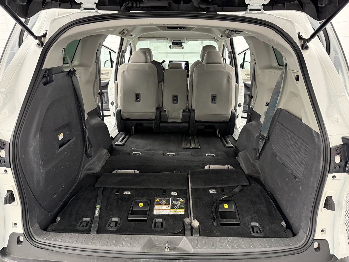 Toyota Sienna photo 29