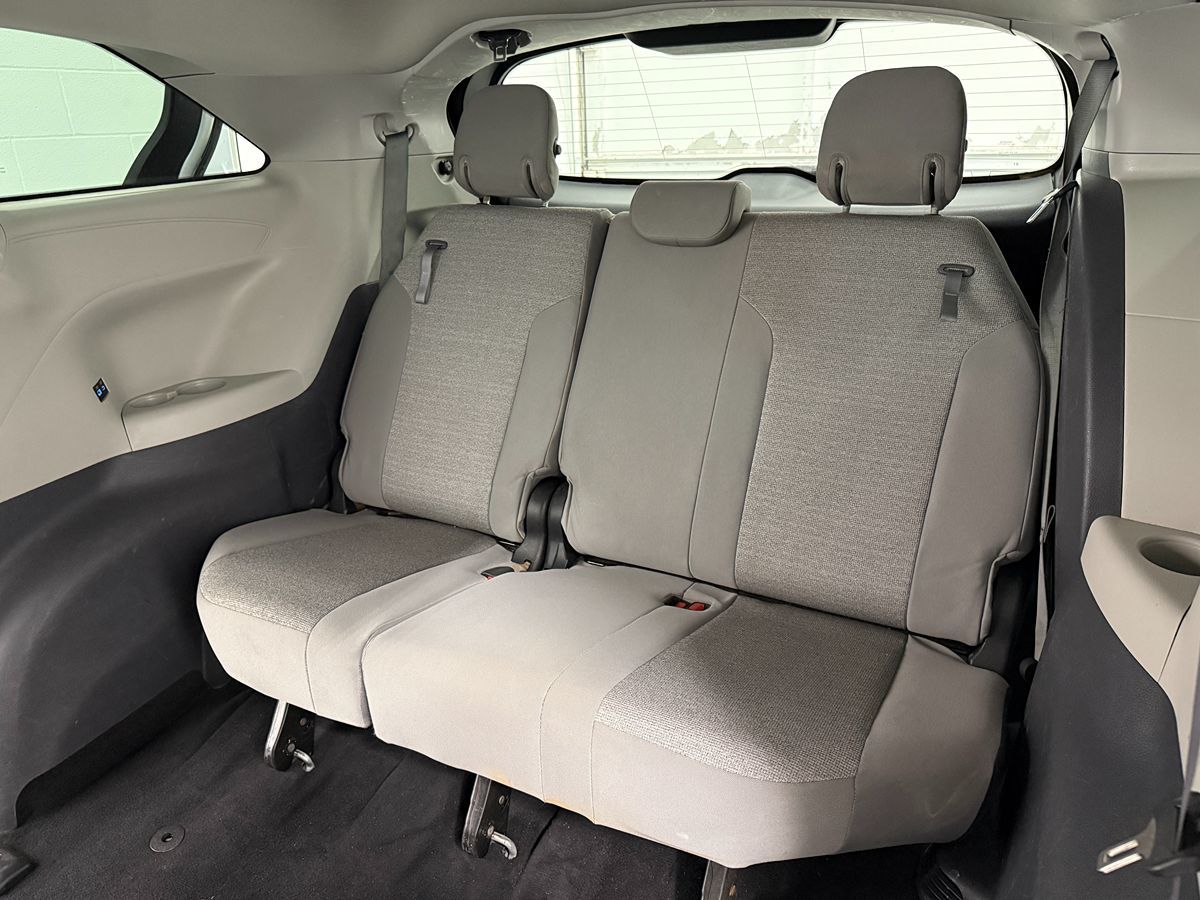 Toyota Sienna photo 14