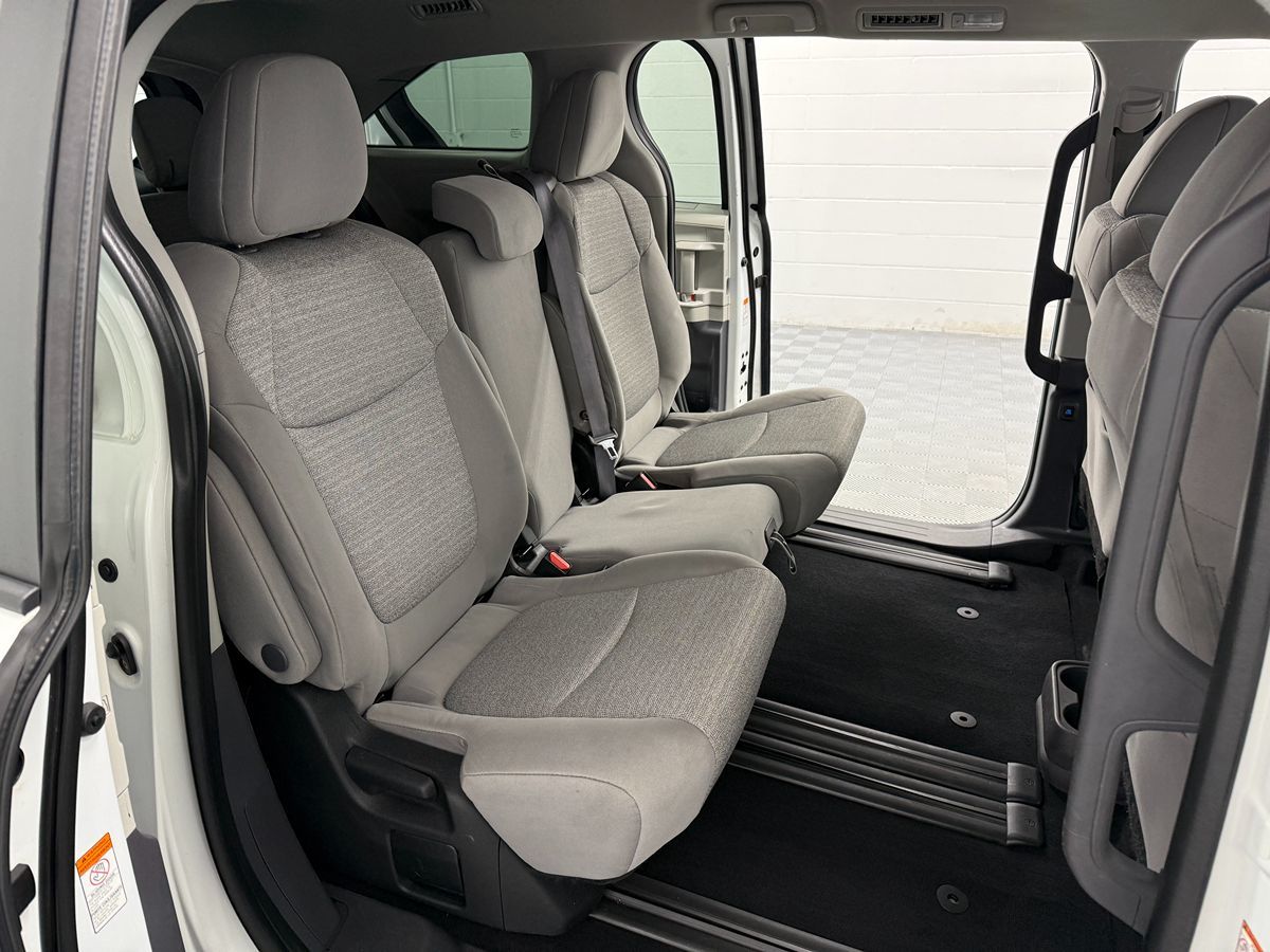 Toyota Sienna photo 13